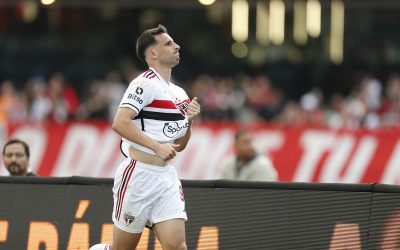 Santos se torna maior vítima de Calleri pelo São Paulo e argentino se isola como o segundo maior artilheiro estrangeiro da história do clube