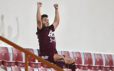 Morato balança as redes duas vezes, garante nova vitória do Al Faisaly e comemora o próprio gol escalando a arquibancada e vibrando como torcedor