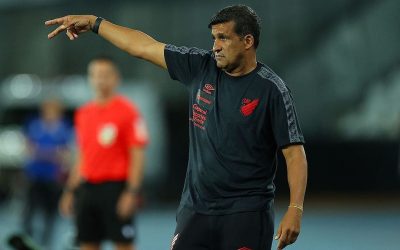 No G-6, Athletico-PR, de Wesley Carvalho, é o time de melhor defesa, ataque e o que mais somou pontos nas últimas 15 rodadas do Brasileirão