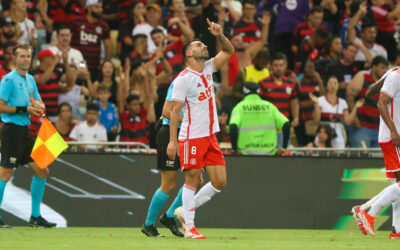 Destaque do Inter e autor do gol no empate com o Flamengo, Bruno Henrique é o volante com mais bolas na rede na era dos pontos corridos do Brasileirão