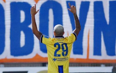 Diego Rosa vibra com golaço, o seu primeiro pelo APOEL, em goleada por 4 a 0 sobre o Akritas Chloraka