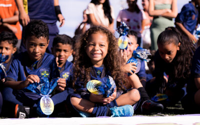 Raiz que não se perde: Lucas Esteves leva Páscoa mais doce a crianças de projeto onde começou, pelo quinto ano consecutivo